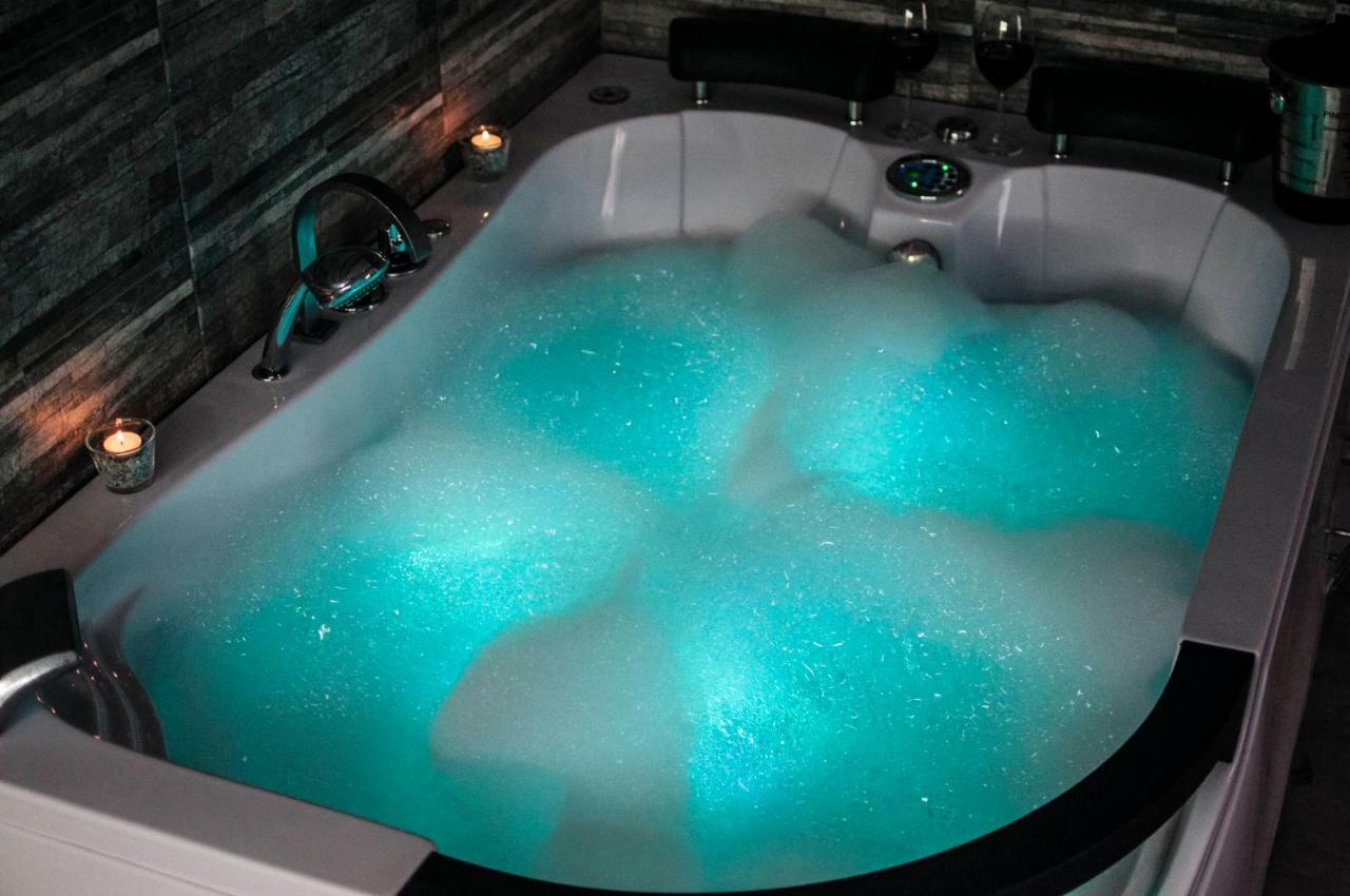 Cracow Jacuzzi Apartments - Silver Room Красков Екстериор снимка