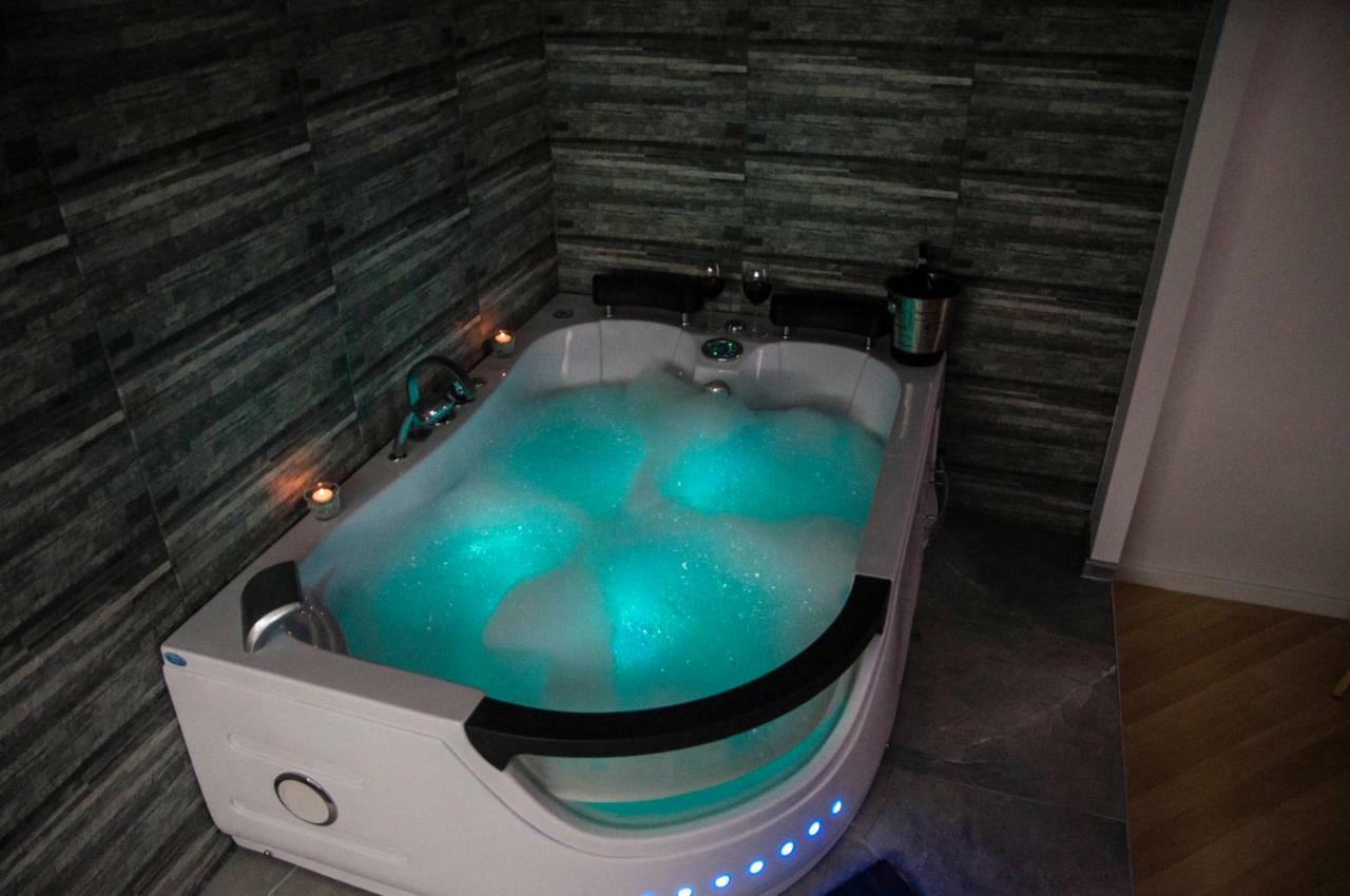 Cracow Jacuzzi Apartments - Silver Room Красков Екстериор снимка