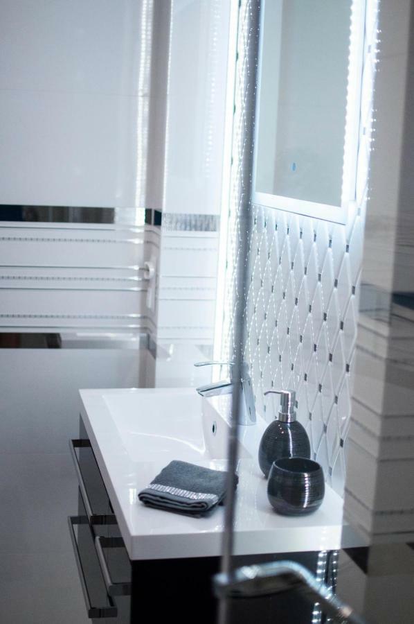 Cracow Jacuzzi Apartments - Silver Room Красков Екстериор снимка