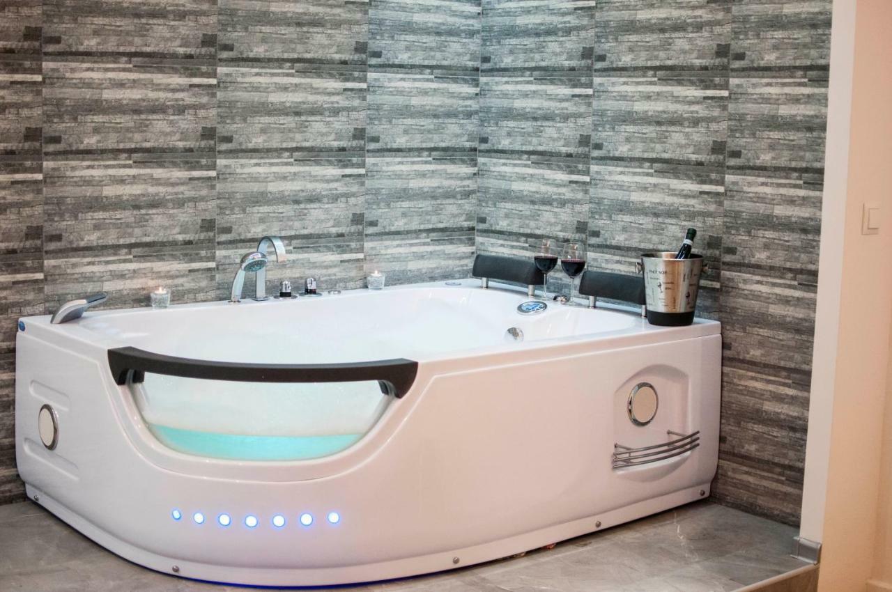 Cracow Jacuzzi Apartments - Silver Room Красков Екстериор снимка